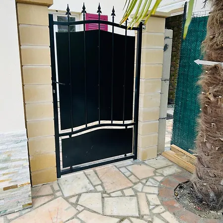 Cozy Apartment Bussy-Saint-Georges Exterior photo